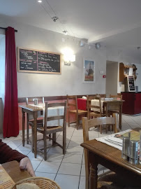 Atmosphère du Restaurant Le Relais Des Trois Rochers à Murat - n°5