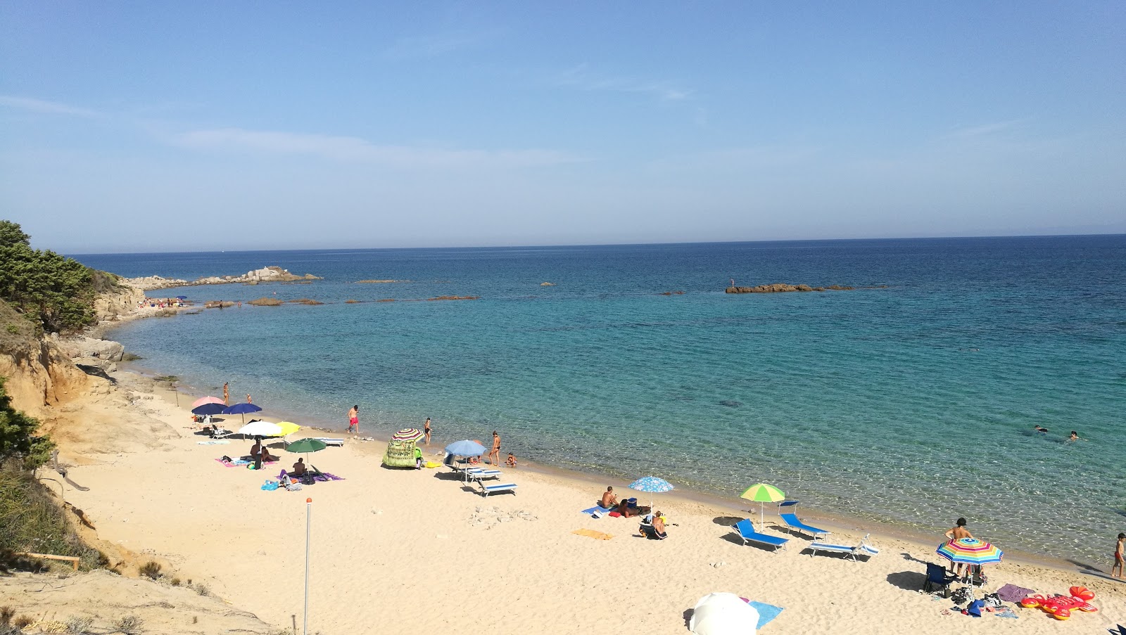 Foto von Spiaggia Lu Litarroni mit beiger sand Oberfläche