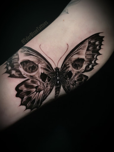 Explore rib cage tattoo ideas for guys, creative tattoo ideas in Jamison, available at Green Door Tattoo