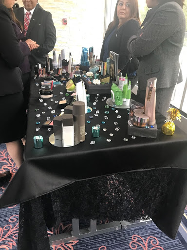 Clothing Store «Old Navy», reviews and photos, 5065 Main St, Trumbull, CT 06611, USA