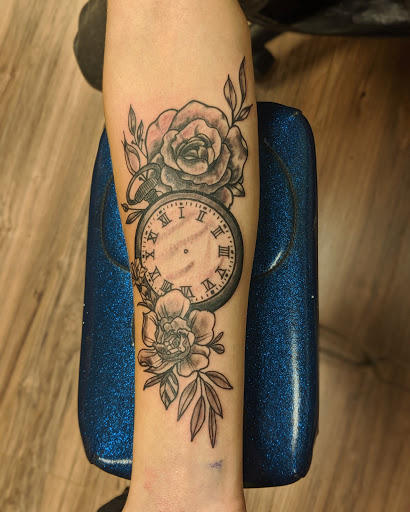 Tattoo Shop «Alternative Tattoo», reviews and photos, 613 Hilltop Rd, Curtis Bay, MD 21226, USA