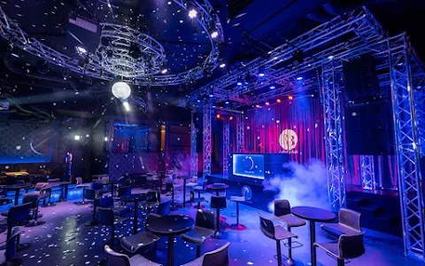 R3 Club Lounge image
