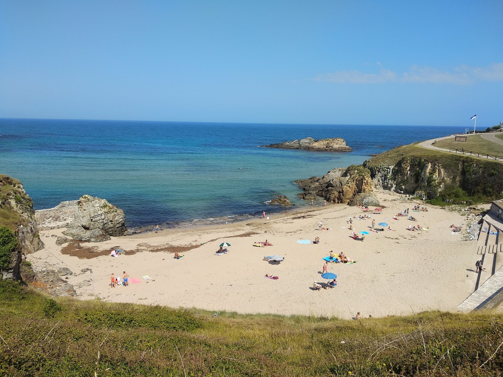 Fotografija Playa de Ribeiria z svetel fin pesek površino