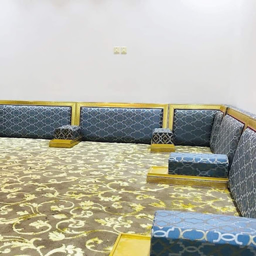 مفروشات الحمراء 