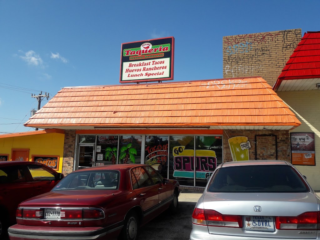 Julio's Taqueria 78228