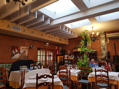 Restaurante El Albero - C. de Paquito Muñoz, 5, 28860 Paracuellos de Jarama, Madrid, Spain