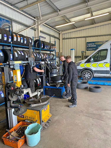 Nortons Tyres Manchester 24/7 Mobile Tyre Fitting - Tire shop