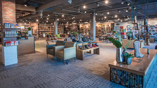 Running Store «Plaza Shoe Store Inc», reviews and photos, 2694 S Glenstone Ave, Springfield, MO 65804, USA