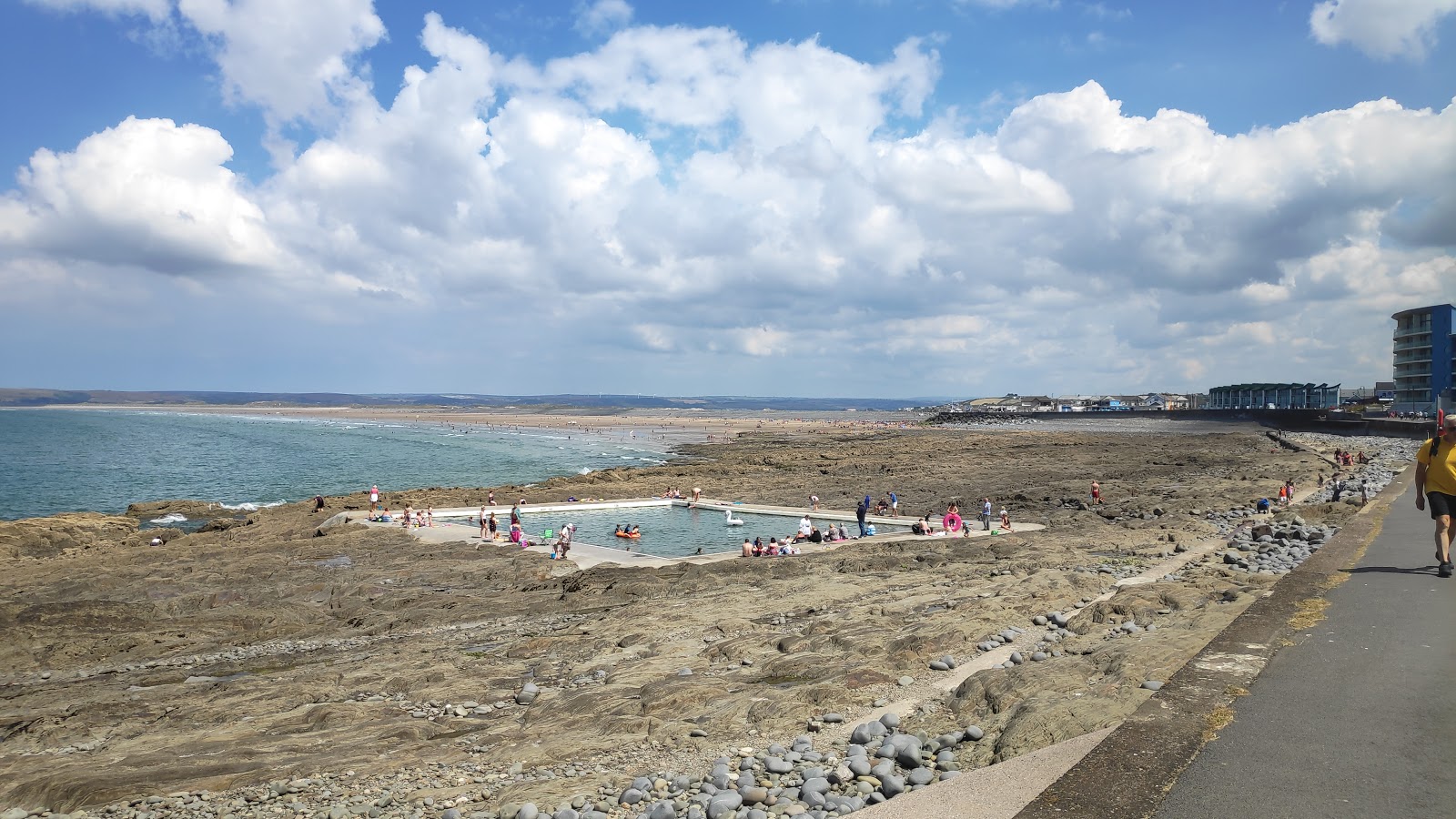 Foto di Westward Sea Pool con una superficie del terreno roccioso