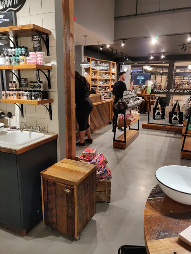 Cosmetics Store «Lush Cosmetics», reviews and photos, 2500 N Mayfair Rd, Milwaukee, WI 53226, USA