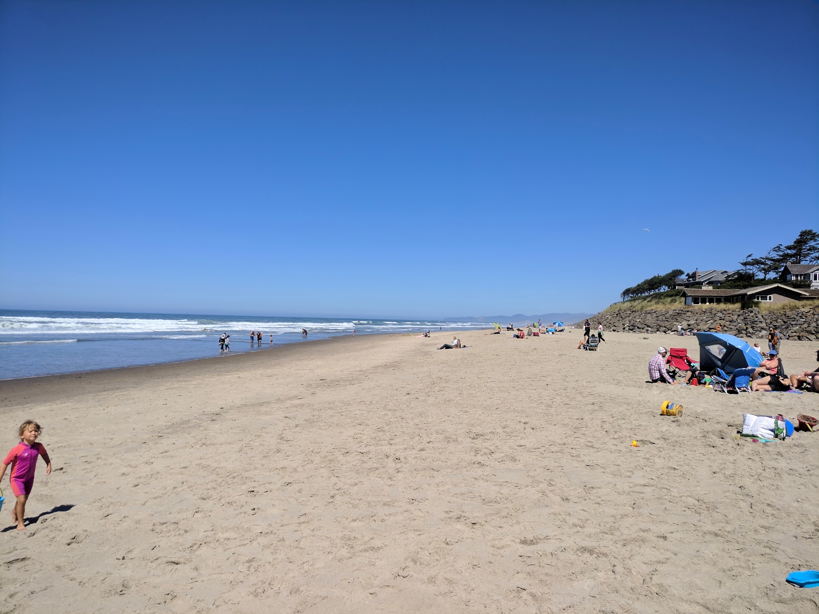 Foto von Neskowin Beach mit beiger sand Oberfläche