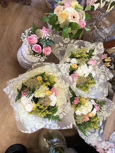 Oak & Lillies Florist - Florist