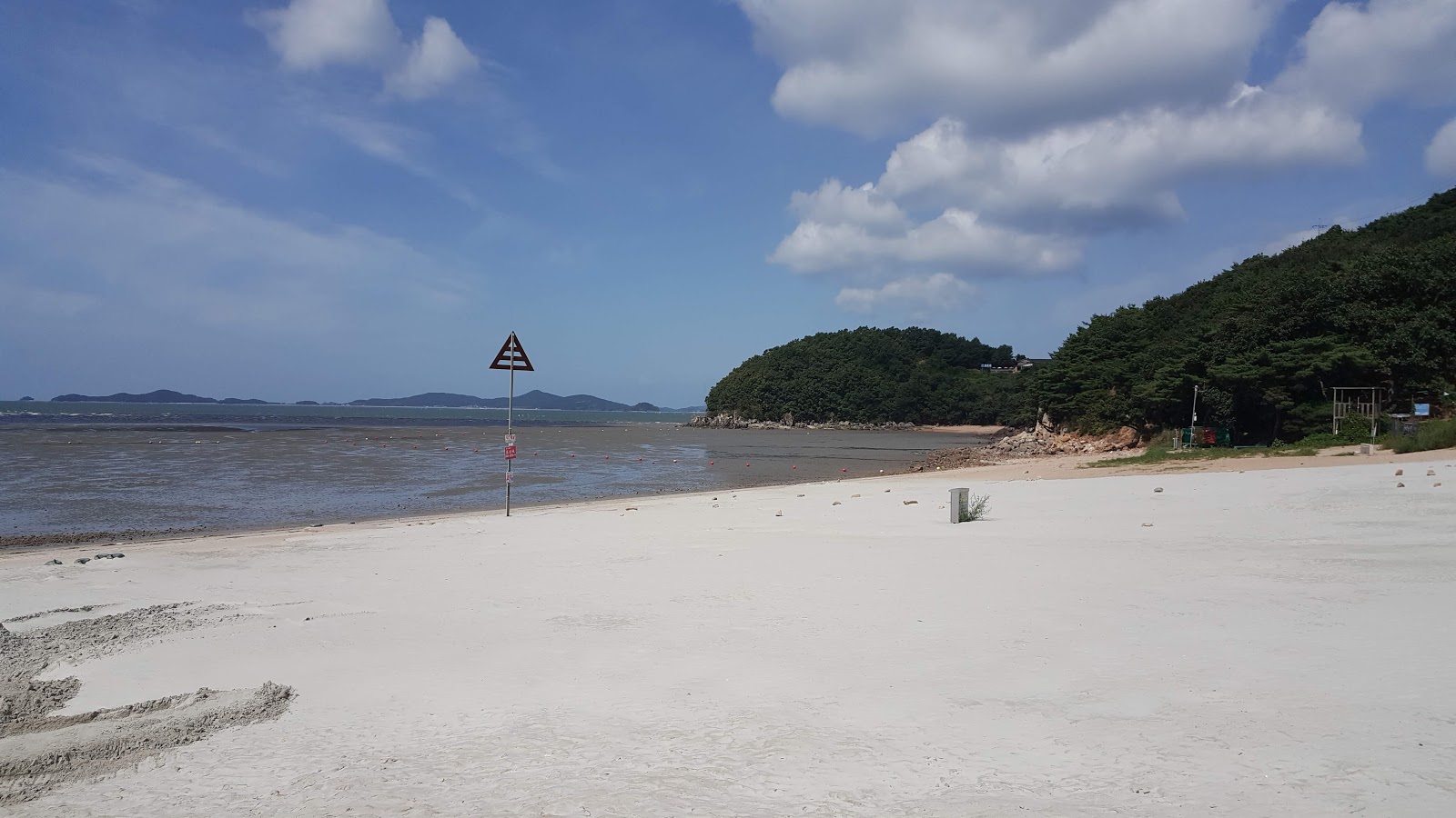 Foto de Minmeoru Beach com alto nível de limpeza