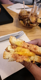 Photo n°46 de CHEESERS FOOD TRUCK à Paris ()