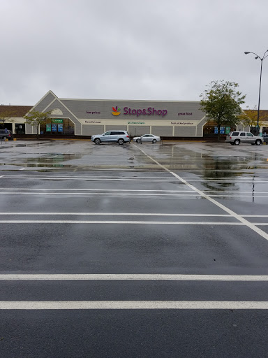 Grocery Store «Stop & Shop», reviews and photos, 1360 W Main Rd, Middletown, RI 02842, USA