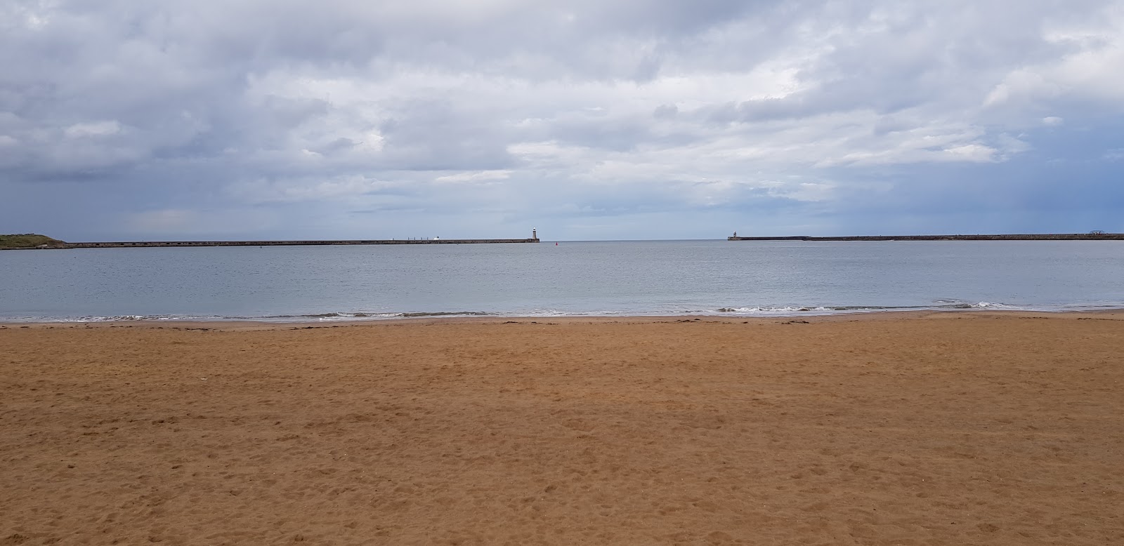 Little Haven beach'in fotoğrafı - rahatlamayı sevenler arasında popüler bir yer