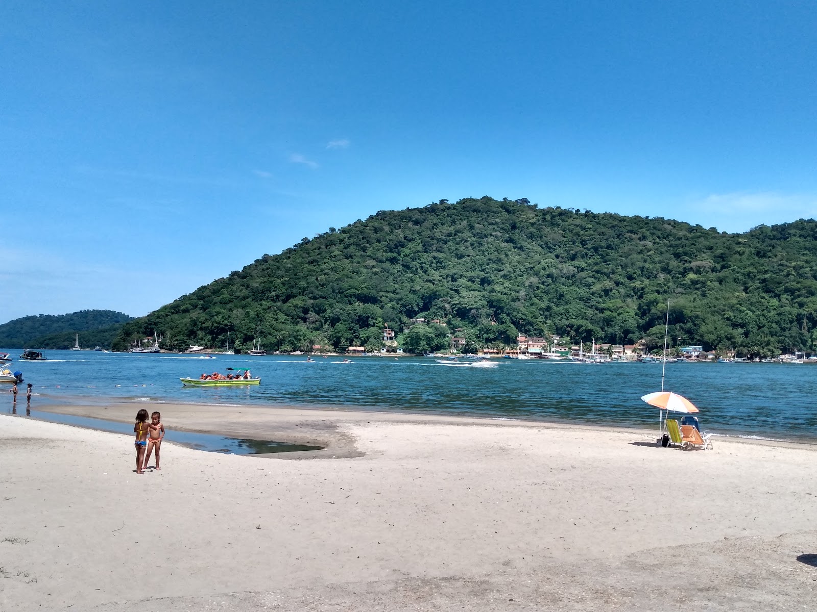 Photo de Plage d'Itacuruca avec l'eau cristalline de surface