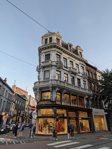 Beoordelingen van American Vintage, Nationalestraat in Antwerpen - Kledingwinkel