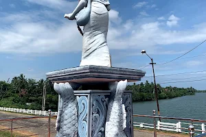 Awwaiyar Statue | ஔவையார் சிலை image