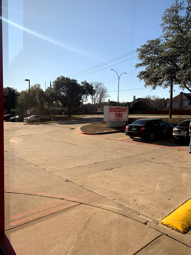 Tire Shop «Discount Tire Store - Arlington, TX», reviews and photos, 1375 NE Green Oaks Blvd, Arlington, TX 76006, USA