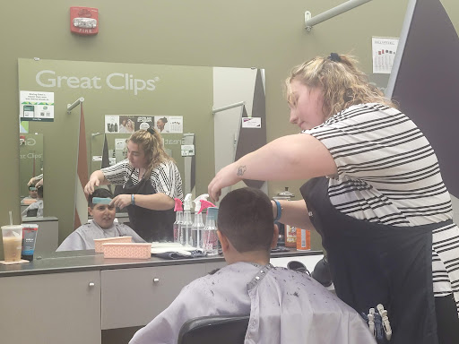 Hair Salon «Great Clips», reviews and photos, 674 N West End Blvd, Quakertown, PA 18951, USA