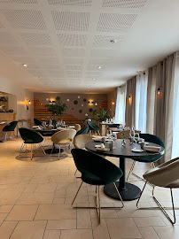 Atmosphère du HOTEL BEAU RIVAGE - LA ROSITA RESTAURANT à Nogent-sur-Seine - n°9