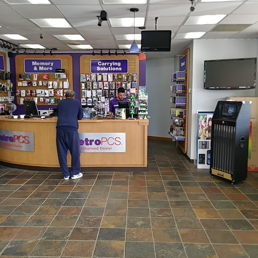 Cell Phone Store «MetroPCS Authorized Dealer», reviews and photos, 31624 Grand River Ave, Farmington Hills, MI 48336, USA