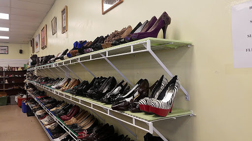 Thrift Store «Restoration Ministries Thrift», reviews and photos, 14950 Dixie Hwy, Harvey, IL 60426, USA