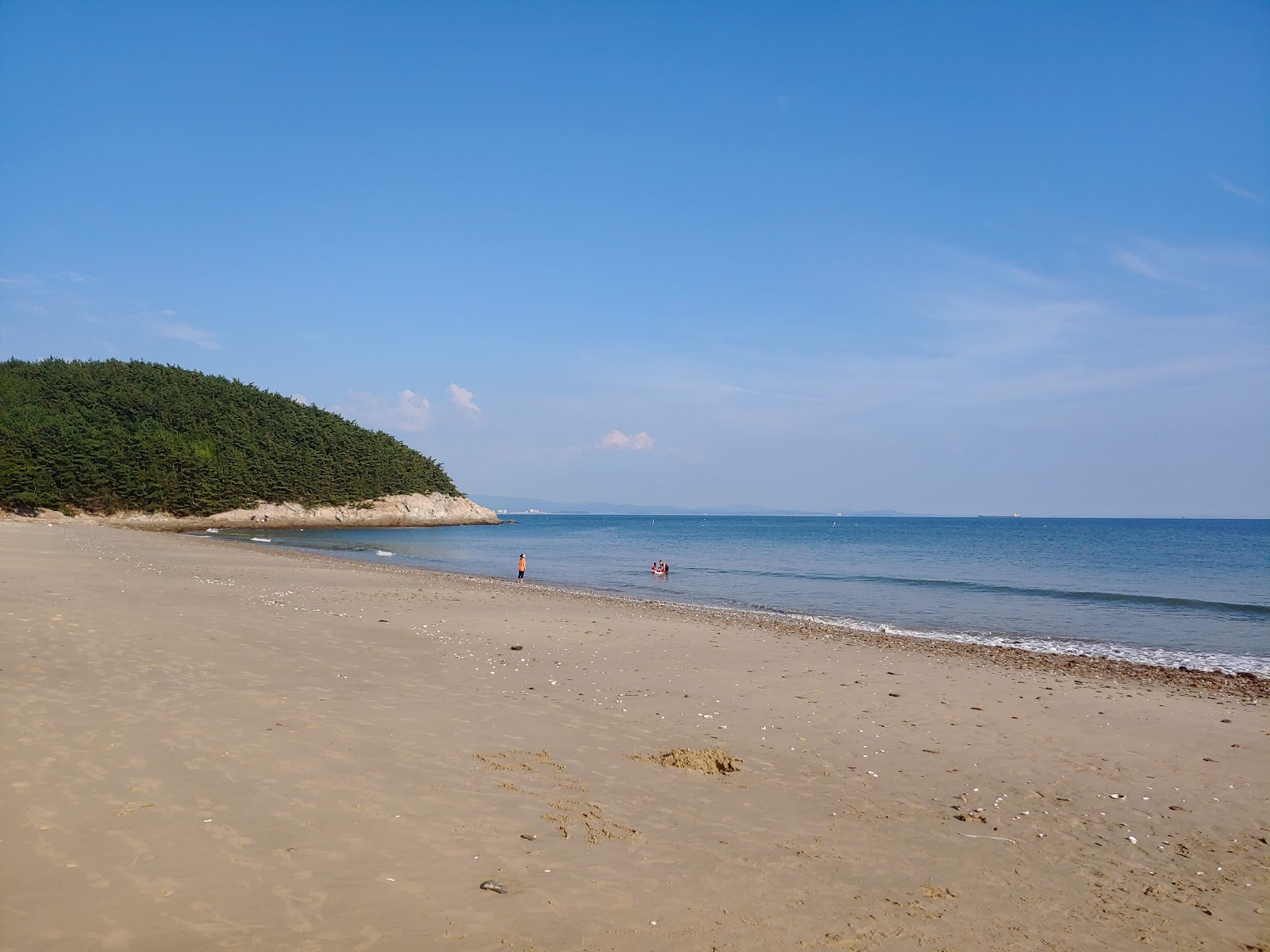 Fotografija Wonsando Beach II z svetel pesek površino