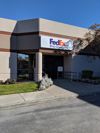 Shipping and Mailing Service «FedEx Ship Center», reviews and photos, 3750 Haven Ave, Menlo Park, CA 94025, USA