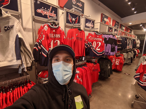 Capital One Arena Team Store