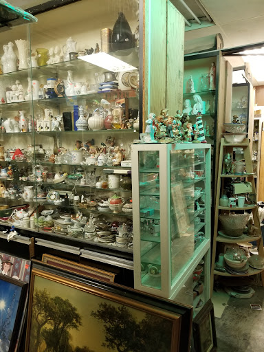 Antique Store «Englishtown Antiques & Used», reviews and photos, 42 Main St, Englishtown, NJ 07726, USA
