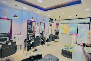 Scissor cut-Unisex Salon/Hair And Beauty/Hair Extension And Nail Salon/Best Salon in Faridkot image