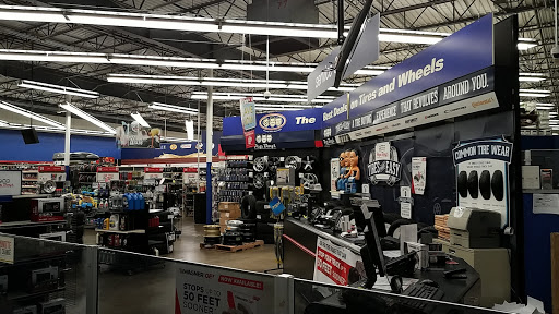 Auto Parts Store «Pep Boys Auto Parts & Service», reviews and photos, 620 N Green Bay Rd, Waukegan, IL 60085, USA
