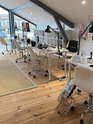 Lashes Nails Formation EVREUX : Formation Prothésiste Ongulaire et Extension de Cils à Évreux