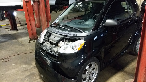 Auto Body Shop «Rogers Park Auto Body Shop», reviews and photos, 6828 N Clark St, Chicago, IL 60626, USA