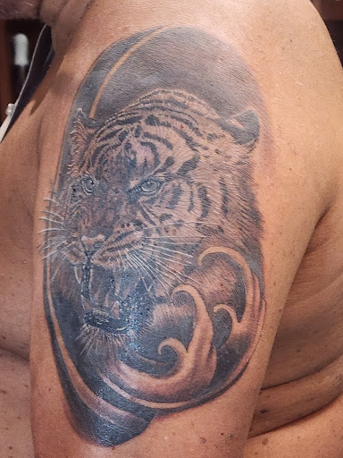 Explore simple easy tattoo ideas, creative tattoo ideas in Honolulu, available at Aloha Tattoo Waikiki Hilton Hawaiian Village Rainbow Bazaar