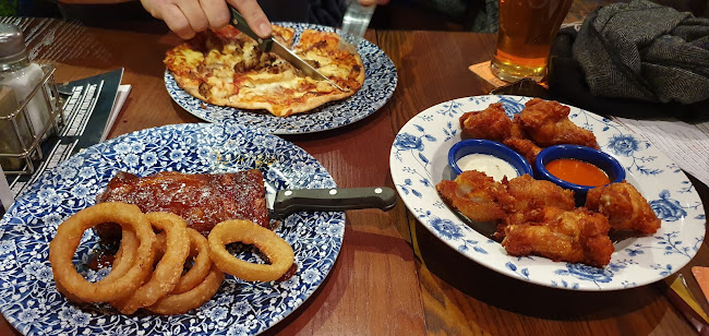 Reviews of The Three Hulats - JD Wetherspoon in Leeds - Pub