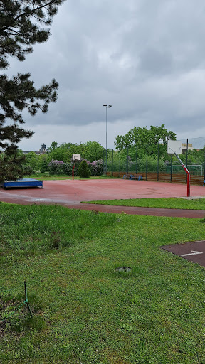 Basketbalové hřiště