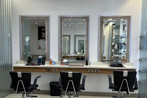 Curl & Glow Beauty Salon in Surrey image