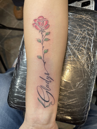 Explore no pain no gain tattoo ideas, creative tattoo ideas in Chicago, available at Keepsakes Tattoo Studio LLC