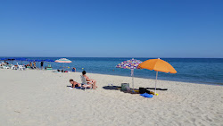Foto de Spiaggia di Sellia Marina Bandiera Blu com linha costeira longa e reta