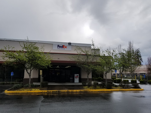 Shipping and Mailing Service «FedEx Ship Center», reviews and photos, 6505 SW Rosewood St, Lake Oswego, OR 97035, USA