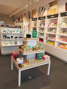 The Cosmetics Company Store Estee Lauder Parc du couvent, 38090 Villefontaine, France