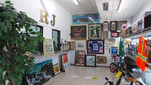 Pawn Shop «R J Jewelry & Loan Co», reviews and photos, 1210 Bloomingdale Rd, Glendale Heights, IL 60139, USA