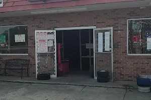 Willy's Tire shop image