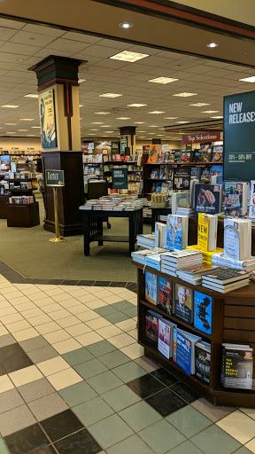 Book Store «Barnes & Noble», reviews and photos, 710 County Hwy 10, Blaine, MN 55434, USA