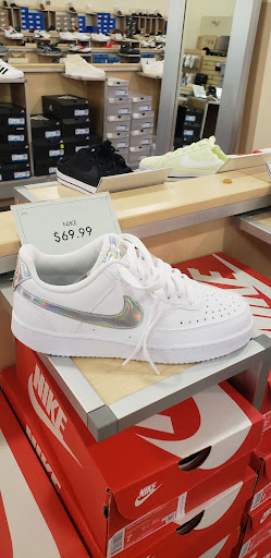 Shoe Store «DSW Designer Shoe Warehouse», reviews and photos, 13711 S Tamiami Trail, Fort Myers, FL 33912, USA