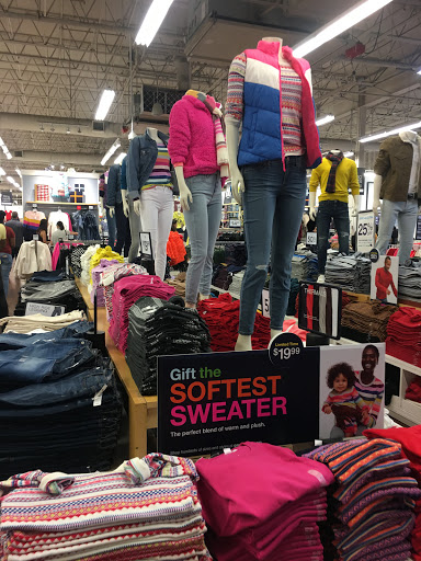 Clothing Store «Under Armour Factory House», reviews and photos, 12801 W Sunrise Blvd #429, Sunrise, FL 33323, USA