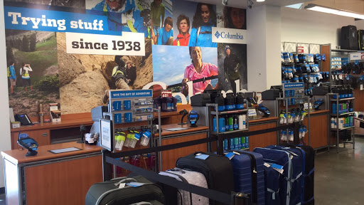 Sportswear Store «Columbia Sportswear Outlet Store», reviews and photos, 5885 Gulf Fwy #301, Texas City, TX 77591, USA